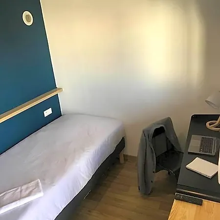 Unisotel Szálloda
